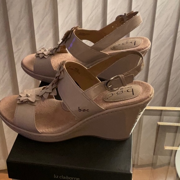 b.o.c. Patent Beige Wedge Platform Sandals, size 9. - Picture 2 of 3